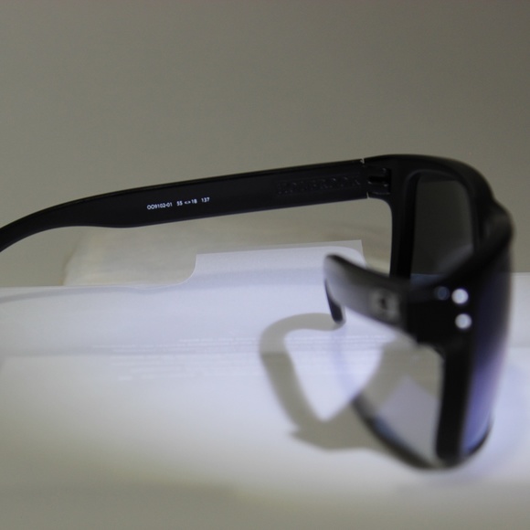 Oakley Holbrook - Picture 2 of 3